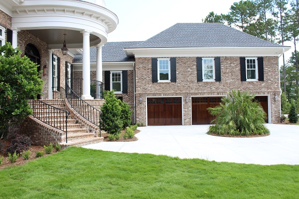Shown is a single-family residence in Mt. Pleasant, S.C., an entrant in the Brick Industry Association’s 2016 Brick in Architecture Awards, Residential – Single-Family category. Photo by Jeff McEntire