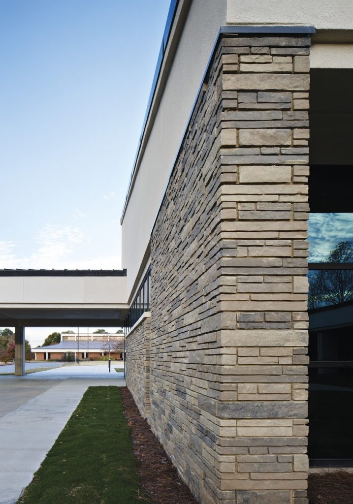 Echelon Masonry’s Lamina Stone was used for a medical facility interior and exterior front façade, with design flexibility due to multiple shapes and sizes. Textured ends mean there’s no need for corner pieces.